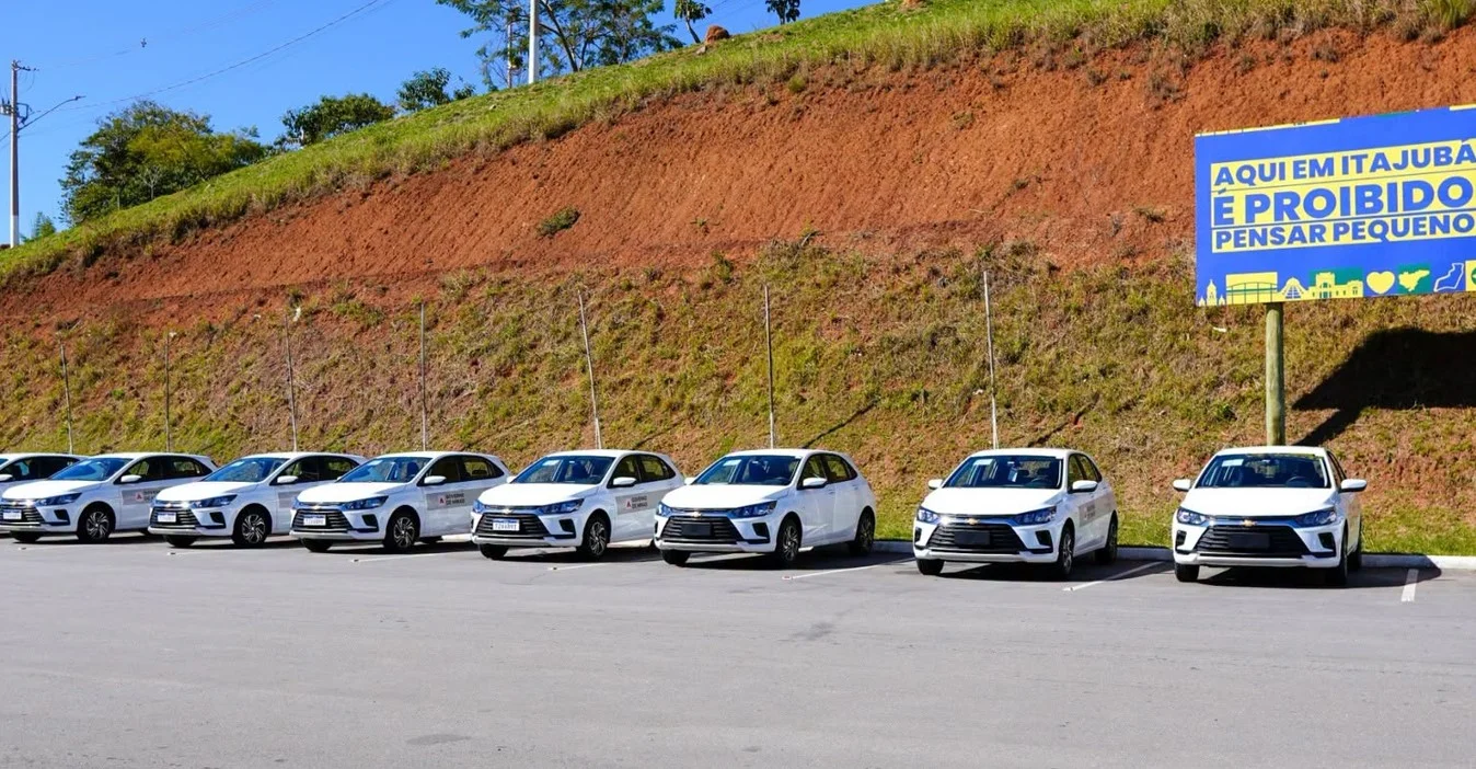 Impacto Imediato! Prefeitura de Itajubá Fortalece a Saúde com 12 Novos Veículos Modernos para o Transporte de Pacientes em Tratamentos Essenciais
