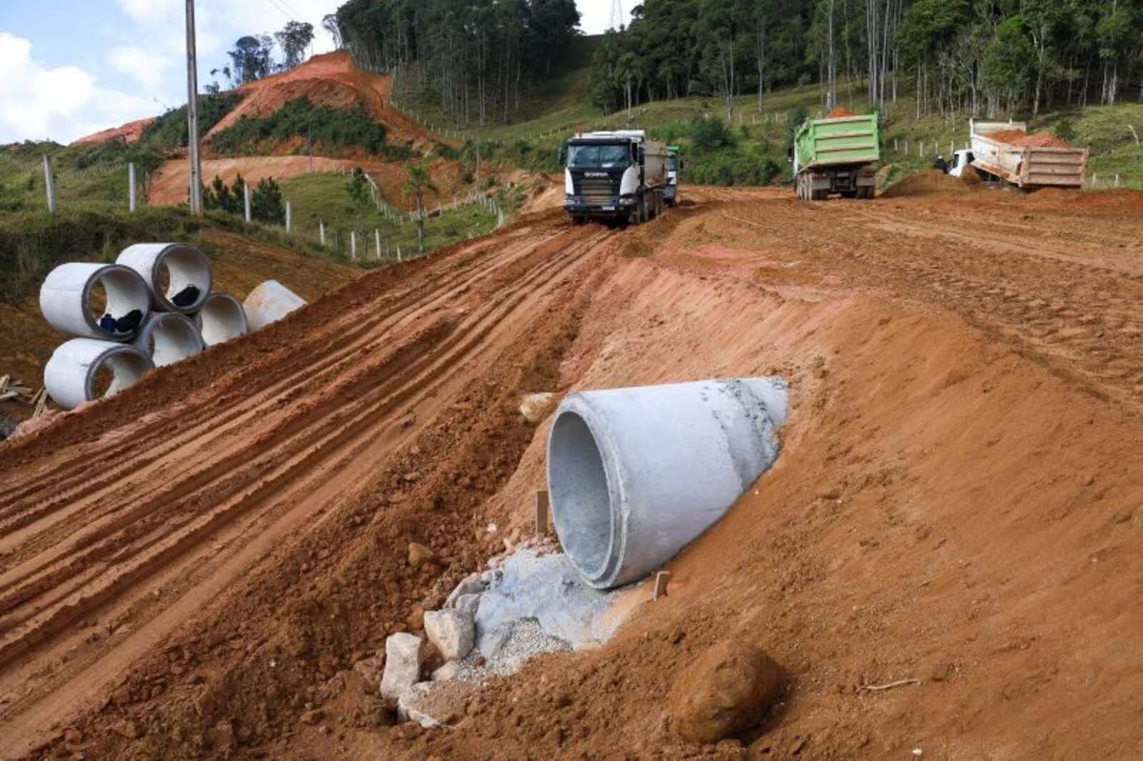 El Niño Intenso Desafia Saneamento: Como Aegea, Sabesp e Iguá Investem Bilhões em Tecnologia para Proteger Cidades de Secas e Enchentes
