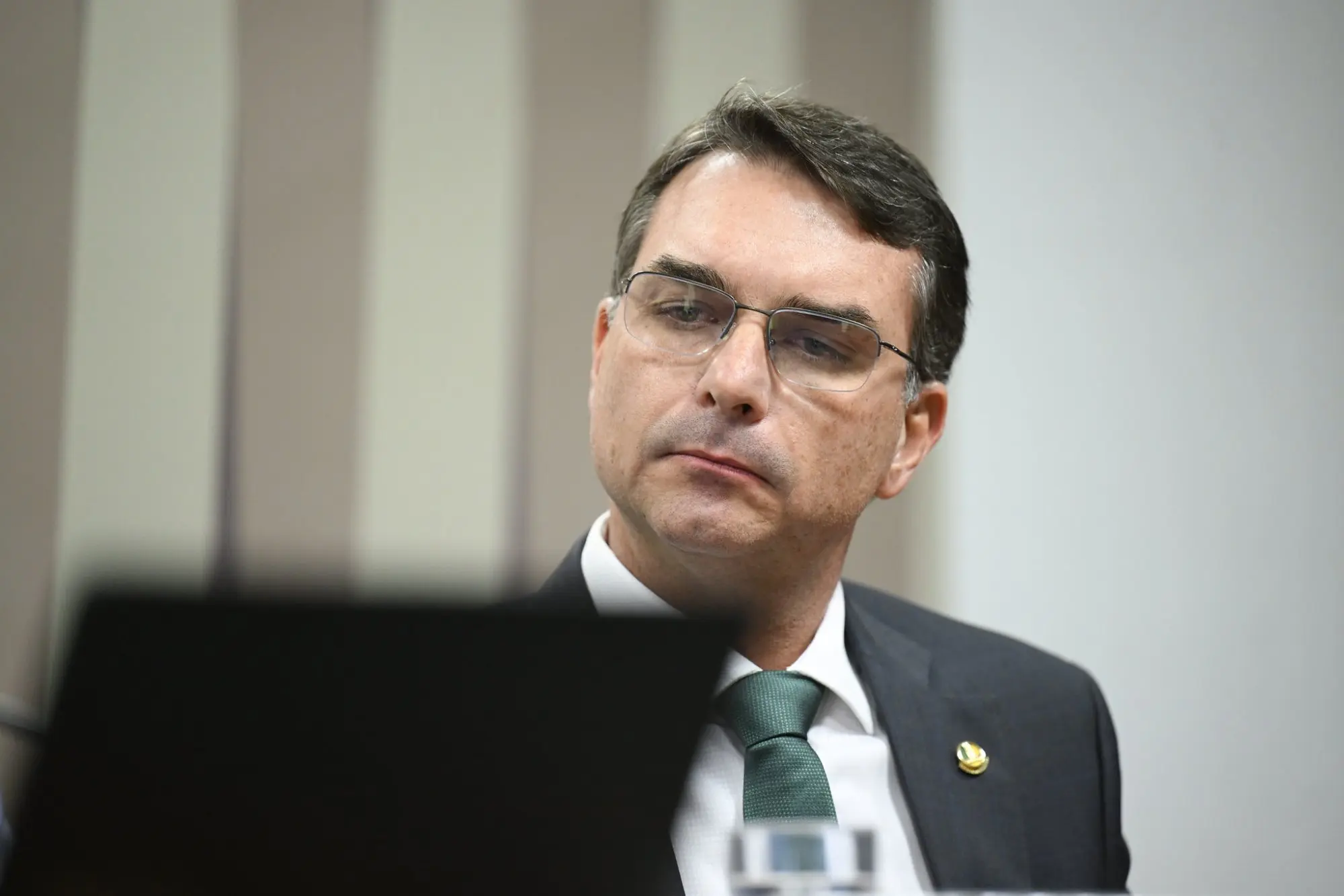 Flávio Bolsonaro em Declínio: Pesquisa Genial/Quaest Revela Perda de Intenção de Voto entre Independentes e na Direita