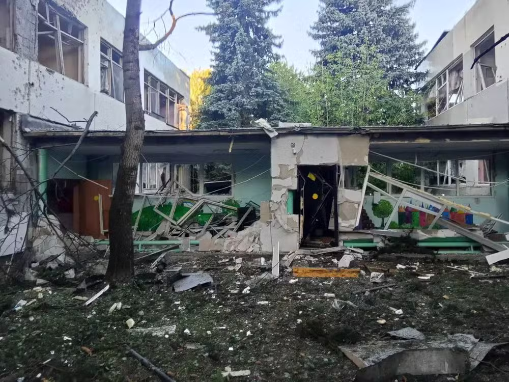 Ataque de Drones Ucranianos Perto de Moscou: Mortes, Incêndio em Depósito e Maternidade Evacuada Marcam Escalada do Conflito
