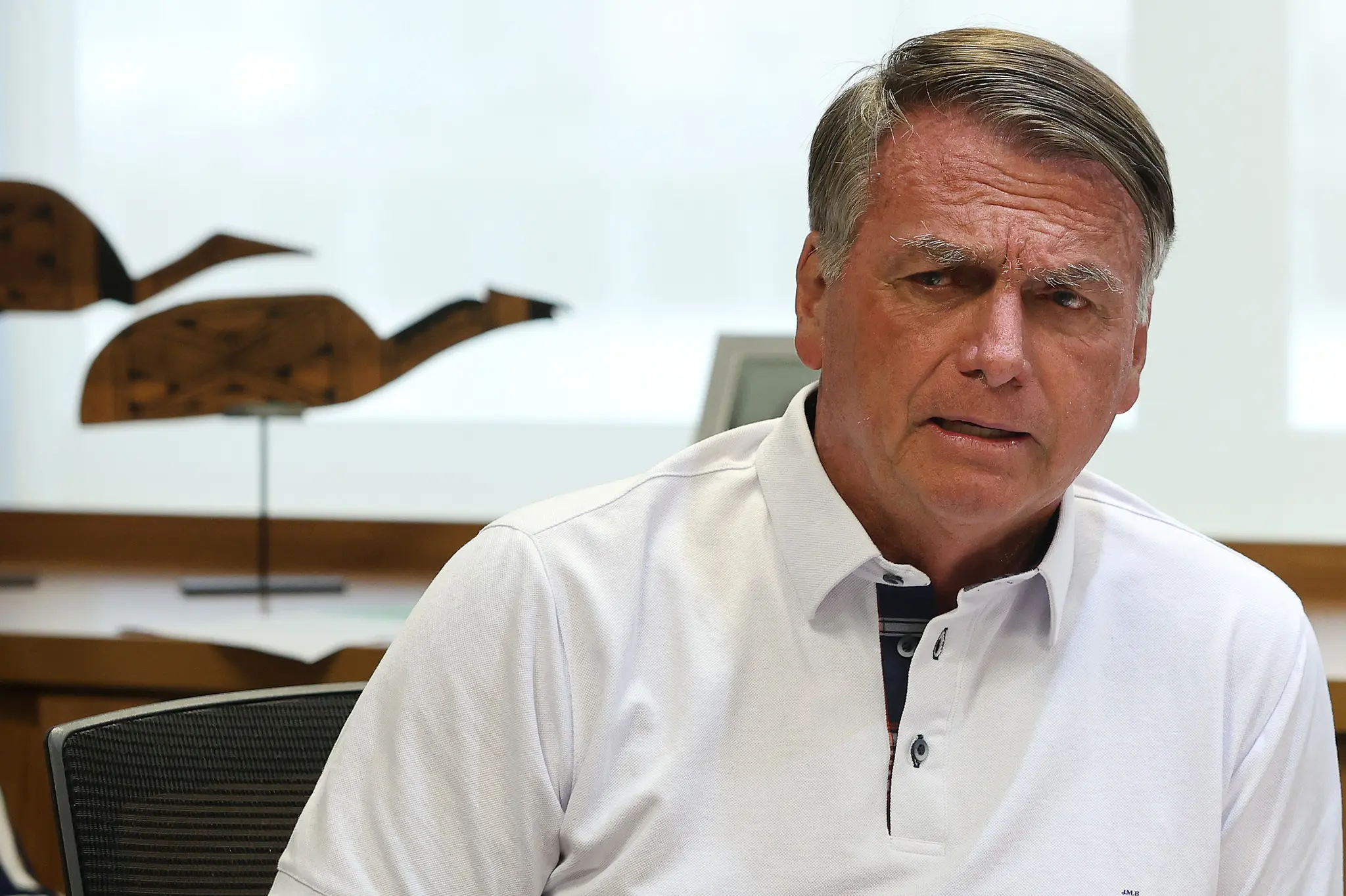 Bolsonaro: Da Tornozeleira Eletrônica à Prisão, Um Ano de Restrições Judiciais e o Cenário Político para 2026