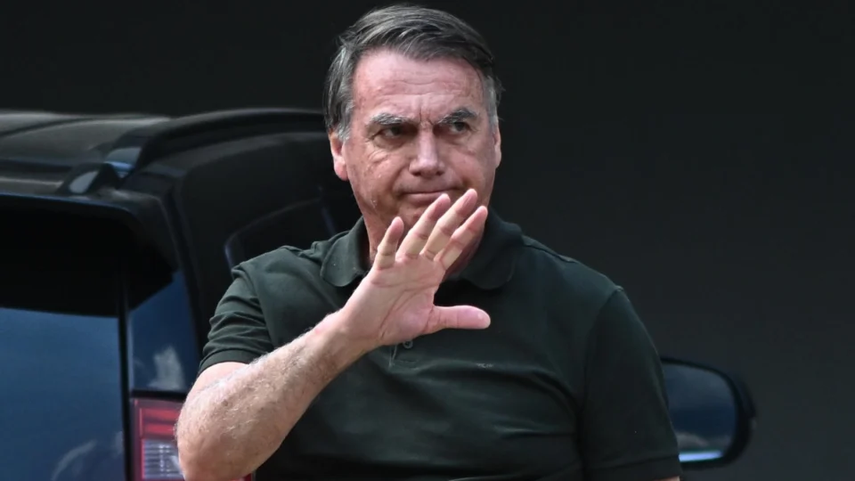 Escândalo de Vacinação Falsa: Oito Servidores Suspensos Pela CGU em Caso Ligado a Registros Irregulares de Bolsonaro
