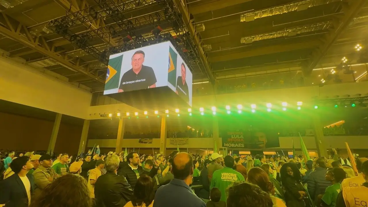 Flávio Bolsonaro Responde à Justiça Eleitoral sobre Vídeo de IA de Jair Bolsonaro: PL Defende Legalidade no TSE