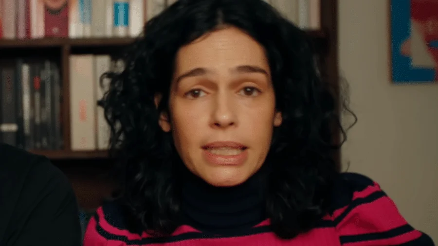 Maçã limpa os dentes? Maria Flor revela hábito inusitado de ex que causou término de namoro e dentistas explicam a verdade