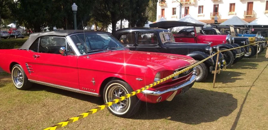 XIX Poços Classic Car: Mais de 400 Relíquias Automotivas Impulsionam Economia de Poços de Caldas e Homenageiam 90 Anos do Grande Prêmio Thermal
