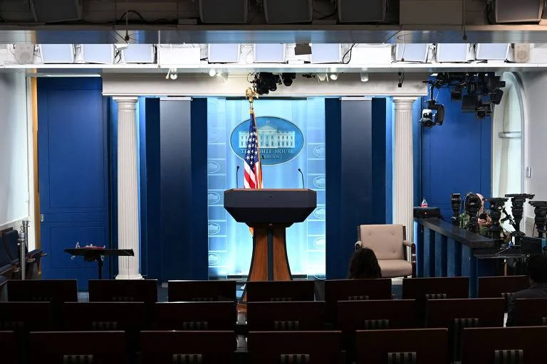 Justiça dos EUA Ordena Trump a Restabelecer Acesso da Imprensa à Casa Branca em Vitória Histórica para CNN e Liberdade de Expressão