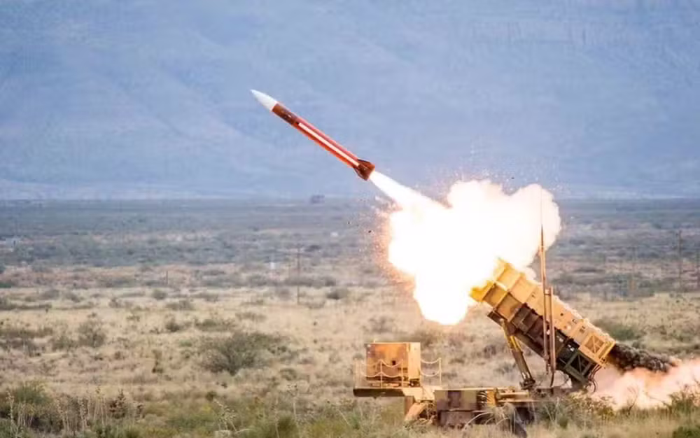 Zelensky Anuncia ‘Aprovação Final’ de Trump para Ucrânia Licenciar Produção de Mísseis Patriot, Reforçando Defesa Aérea Crucial