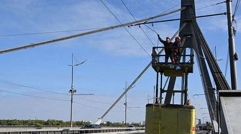 Ataque de Drones Russos Intensifica Crise em Kyiv com Ponte Alvo Pelo 4º Dia Consecutivo em Visita Surpresa do Chanceler Alemão
